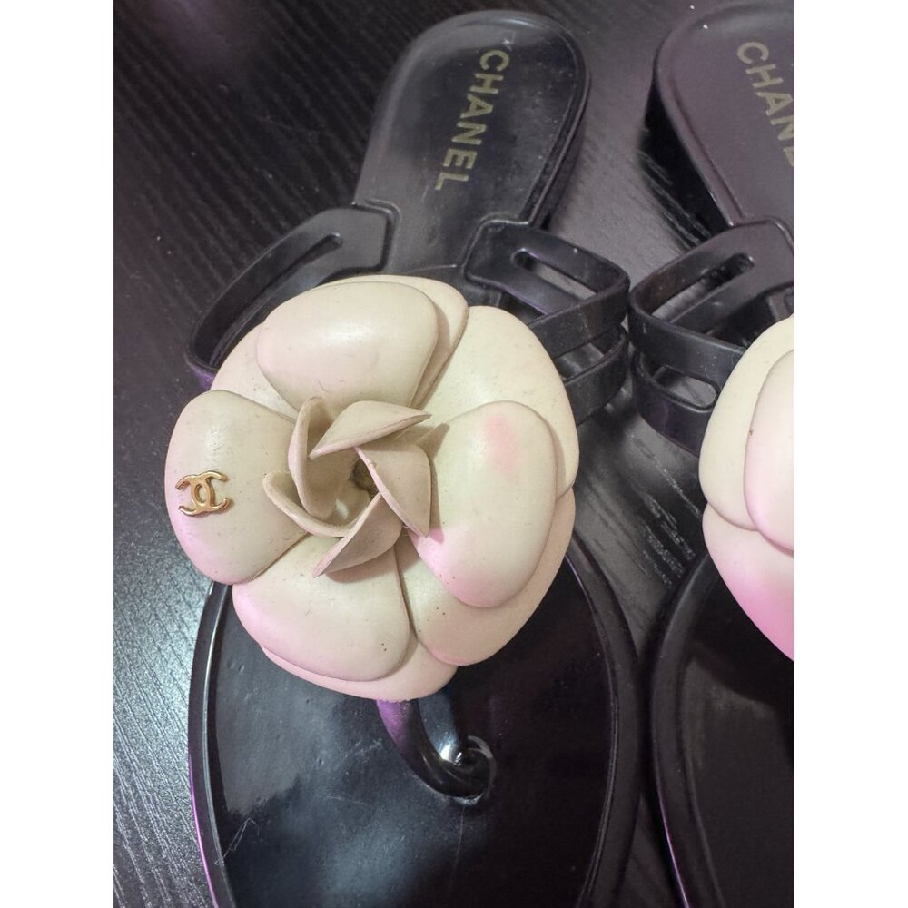Chanel Womens Black & White Flower CC Logo Flat Activewear Sandals Size 7 - Picture 2 of 7